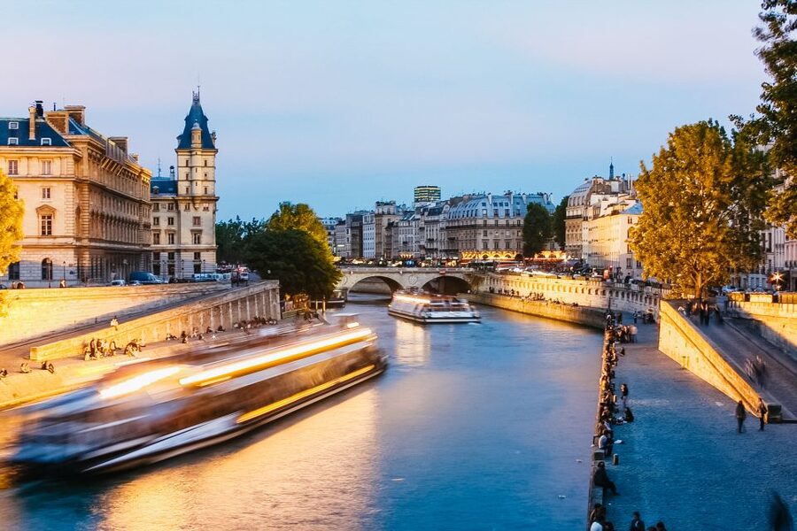 Paris: Illuminated Evening River Cruise & Waffle Tasting - Starting at Port de la Bourdonnais beneath the Eiffel Tower