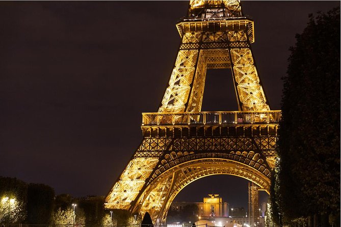 Paris Illuminations Tour with Moulin Rouge Show and Cruise Option - Montmartre and the Moulin Rouge entrance