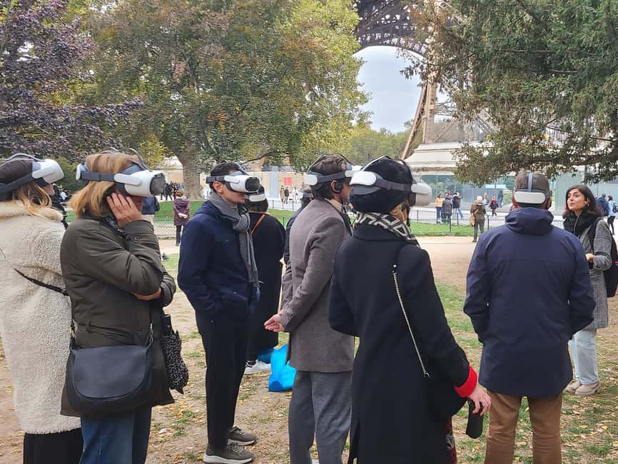 Paris : Immersive Eiffel Tower tour with virtual reality - Why the live guide improves the VR