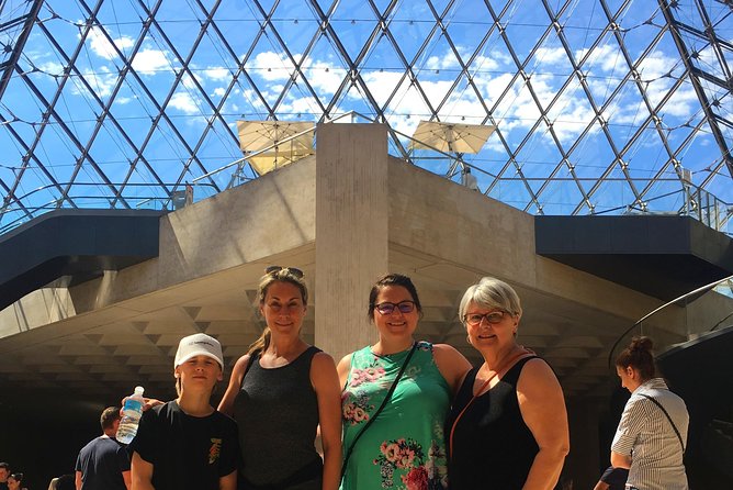 Paris Kids and Families Private Louvre Tour - Masterpieces by Michelangelo, Delacroix, and more