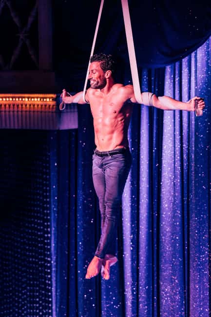 Paris: La Nouvelle Eve Cabaret Show with Champagne - Key things to know before booking