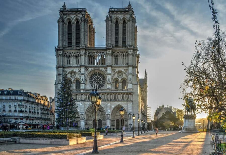 Paris: Latin Quarter Walking Tour with Local Guide - Shakespeare and Company, with time for a quick look