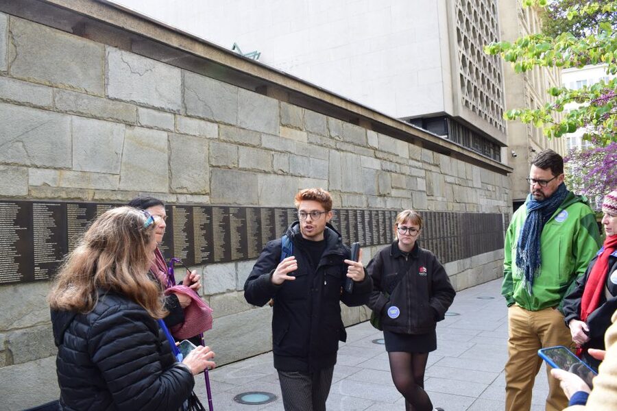 Paris: Le Marais & Montmartre Jewish History Walking Tour - Le Marais and the old Jewish quarter