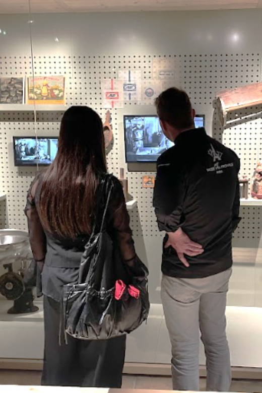 Paris: Living Cheese Museum Guided Tour with Cheese Tasting - Finding the museum on Île Saint-Louis