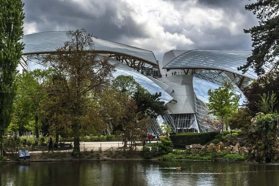Paris: Louis Vuitton Foundation Exterior Tour with Entry - Meeting At Le Séquoia Café Near Metro Les Sablons