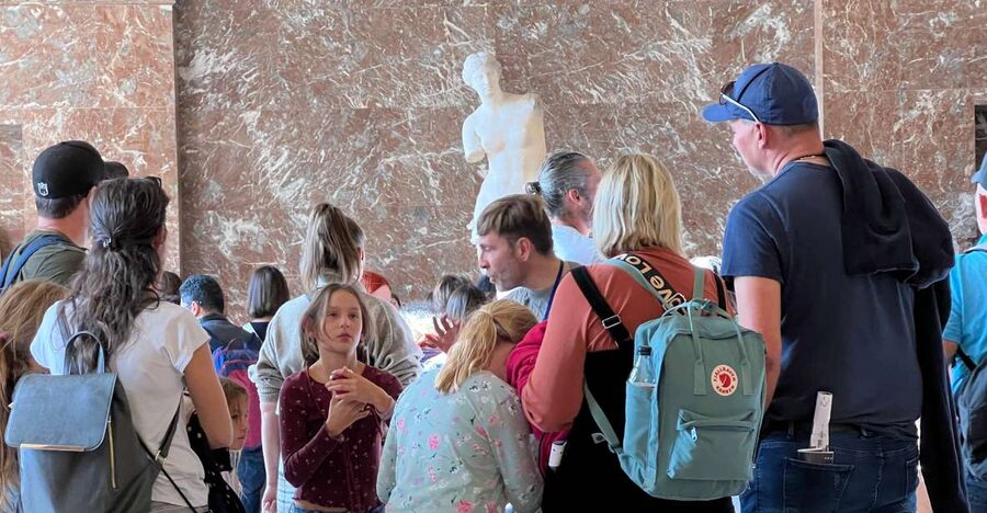 Paris Louvre: 2-Hour Private Tour for Groups or Families - Why a private two-hour Louvre visit makes sense