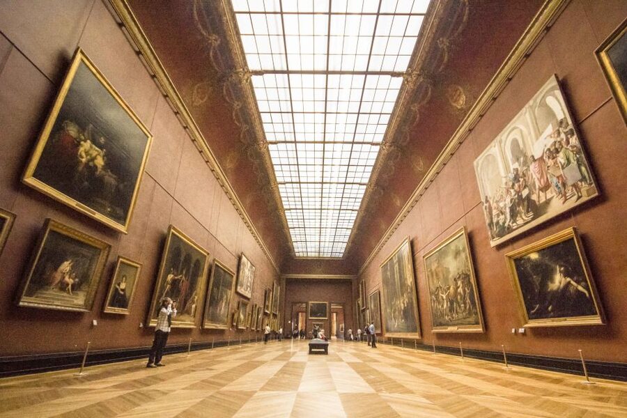Paris Louvre: 2-Hour Private Tour for Groups or Families - Four to six masterpieces, chosen with care