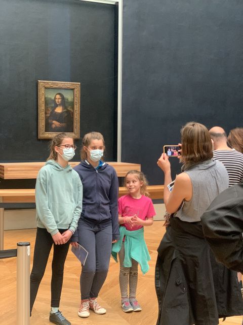 Paris Louvre: 2-Hour Private Tour for Groups or Families - Meeting your guide and getting inside