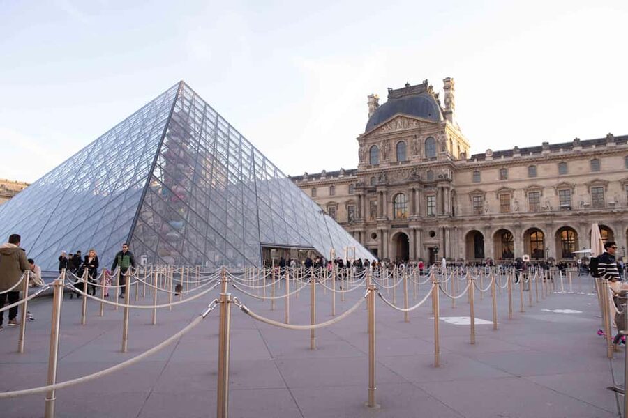 Paris Louvre Exclusive Semi Private Guided Tour Max 6 People - Venus de Milo and the power of Greek sculpture