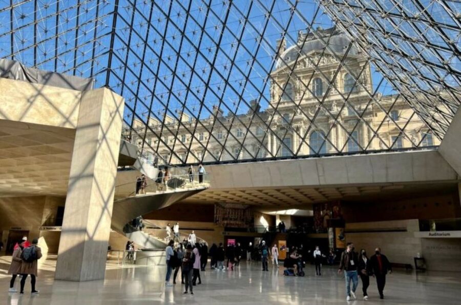 Paris Louvre Exclusive Semi Private Guided Tour Max 6 People - Canova, Delacroix, and a well-chosen highlights route