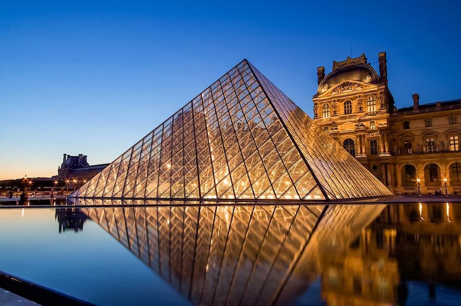 Paris: Louvre Guided Tour with Reserved Access & Boat Cruise - Taking the Seine cruise from Alma Bridge