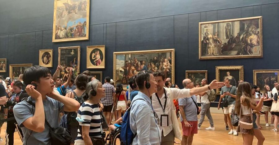 Paris: Louvre Masterpieces Tour with Pre-Reserved Tickets - Why a guide helps inside the Louvre