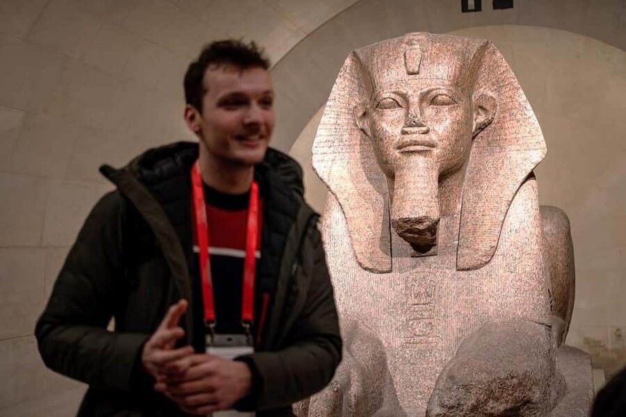 Paris: Louvre Masterpieces Tour with Pre-Reserved Tickets - The Louvre’s essential masterpieces in two hours