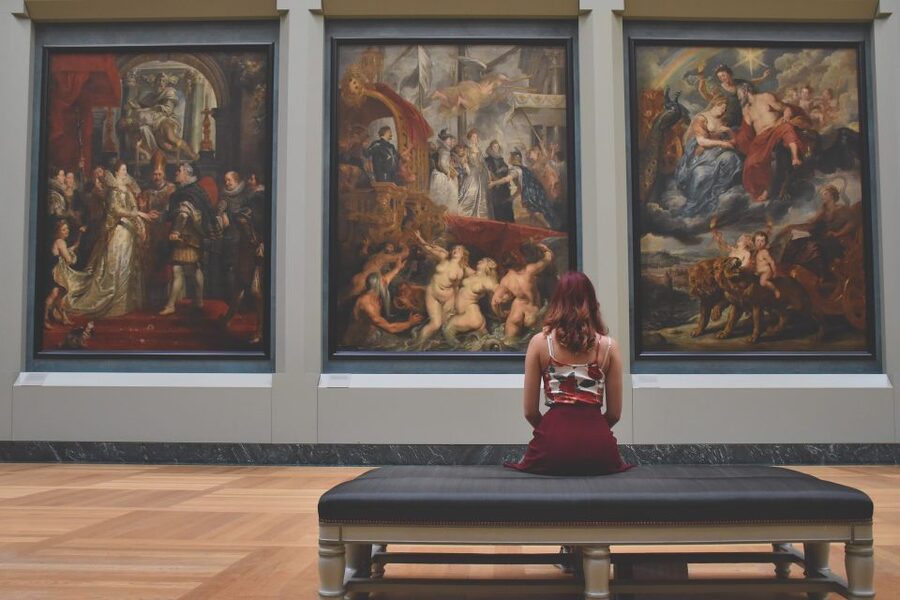 Paris: Louvre Masterpieces Tour with Pre-Reserved Tickets - Meeting at Café Le Nemours