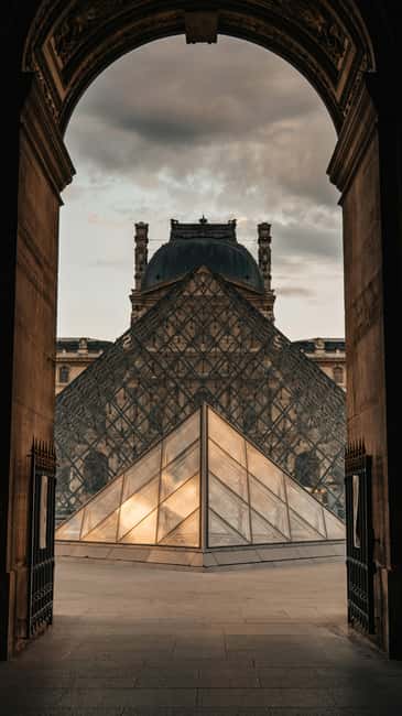 Paris: Louvre Mona Lisa Discovery Guided Tour with Ticket - A guided walk through more than one kind of art