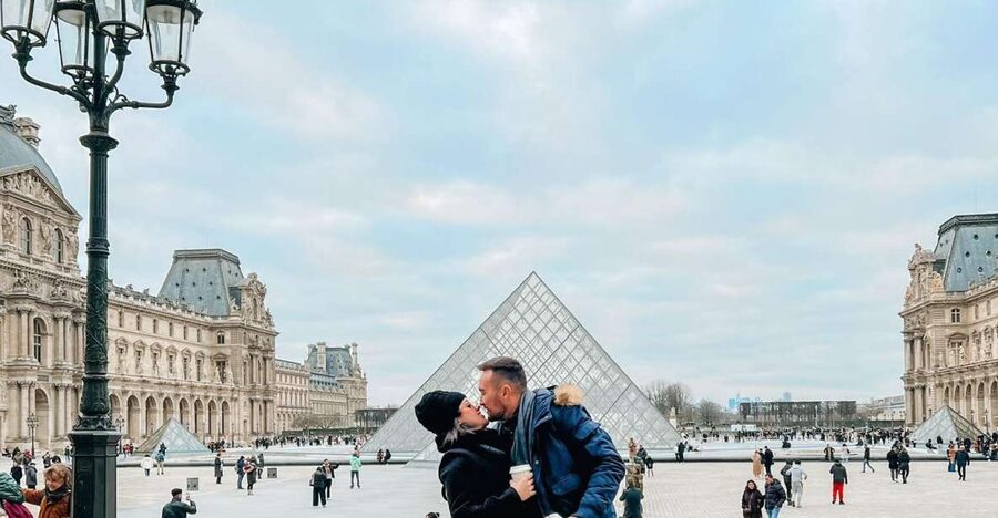 Paris: Louvre Mona Lisa Discovery Guided Tour with Ticket - Group size, language, and accessibility