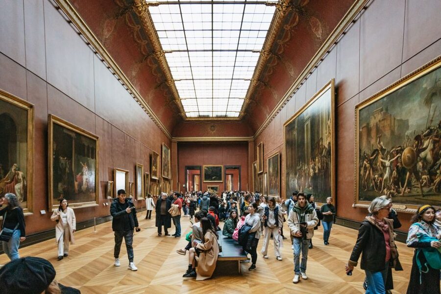 Paris: Louvre Museum Entry Ticket With Host and River Cruise - The Seine cruise and its central Paris views