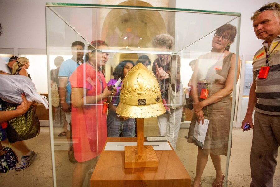 Paris: Louvre Museum Guided Tour - The Pyramid, medieval fortress, and Louvre orientation