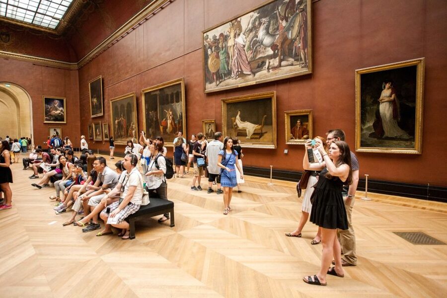 Paris: Louvre Museum Guided Tour - Two hours inside is enough for an introduction