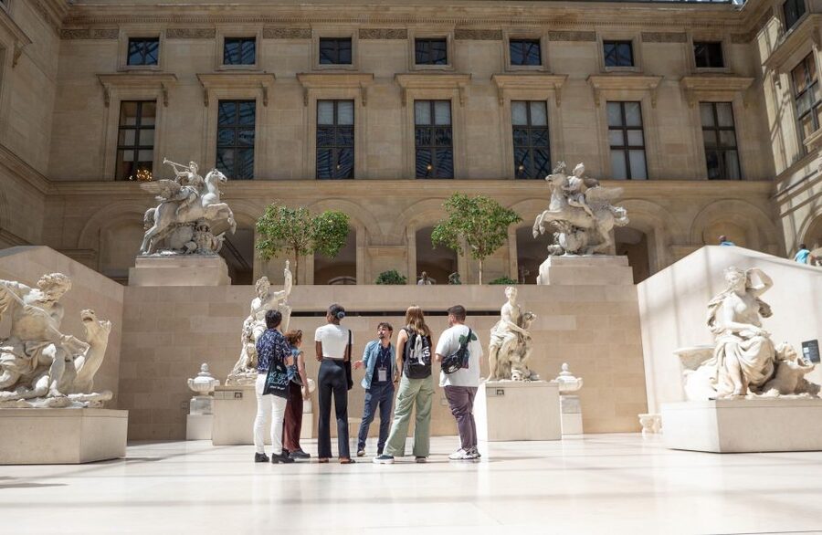 Paris: Louvre Museum Highlights and Mona Lisa Tour - Key points at a glance