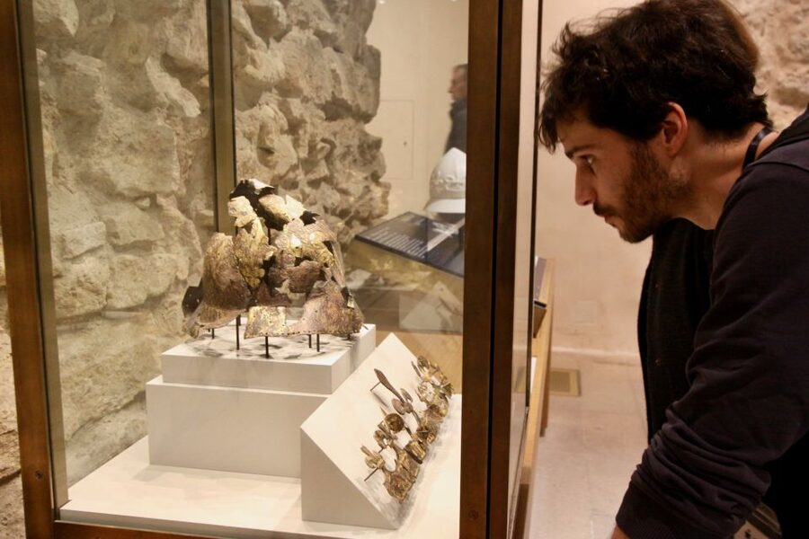 Paris: Louvre Museum Highlights and Mona Lisa Tour - Winged Victory of Samothrace