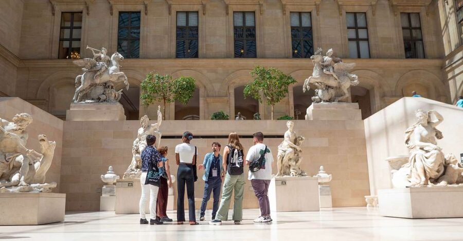 Paris: Louvre Museum Highlights and Mona Lisa Tour - Meeting at the Arc du Carrousel