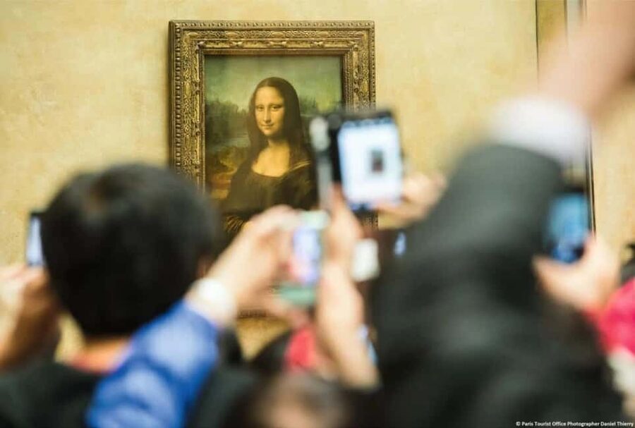 Paris: Louvre Museum Hosted Entry & Masterpieces Audio Guide - Should you book the hosted Louvre entry?