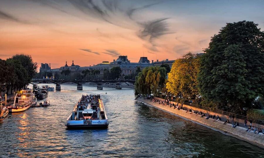 Paris: Louvre Museum & River Cruise Priority Access Tickets - Who should book this experience?