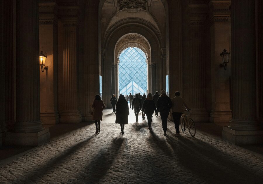 Paris: Louvre Museum Ticket & Exclusive Immersive AudioGuide - Crowds, bags, and the limits of the experience