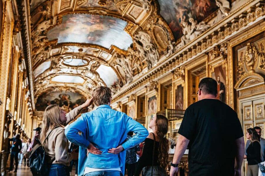 Paris: Louvre Museum Tour Mona Lisa & Iconic Masterpieces - Two hours inside a museum that needs two days
