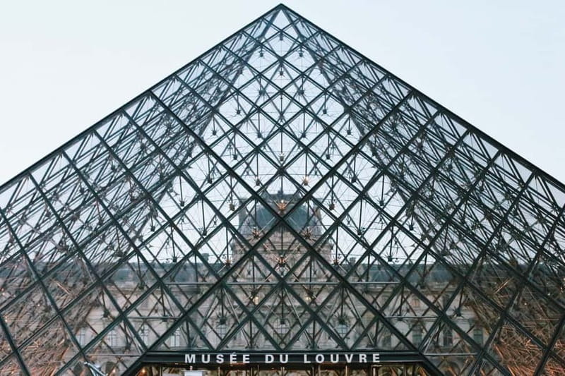 Paris: Louvre Must-See Tour with Reserved Entry Ticket - The guides make or break the visit