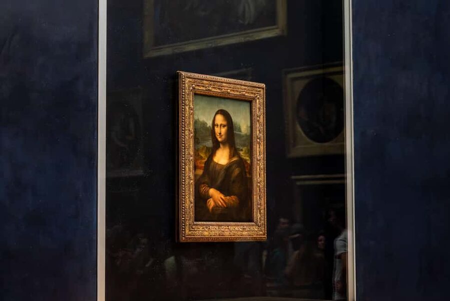 Paris: Louvre Must-See Tour with Reserved Entry Ticket - Crowds, security, and practical limits