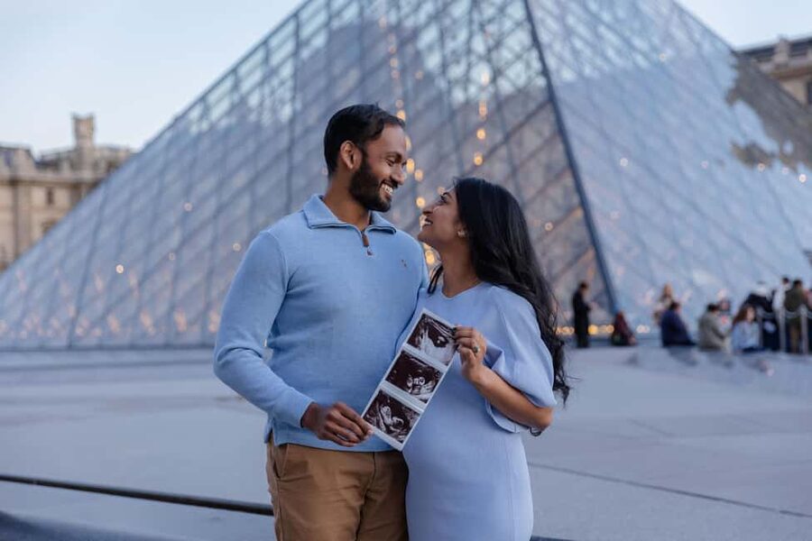 Paris: Louvre photoshoot or Seine bridges Eiffel Tower walk - Starting near the Louvre and Jardin du Carrousel