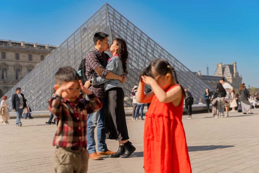Paris: Louvre photoshoot or Seine bridges Eiffel Tower walk - What you receive for $53
