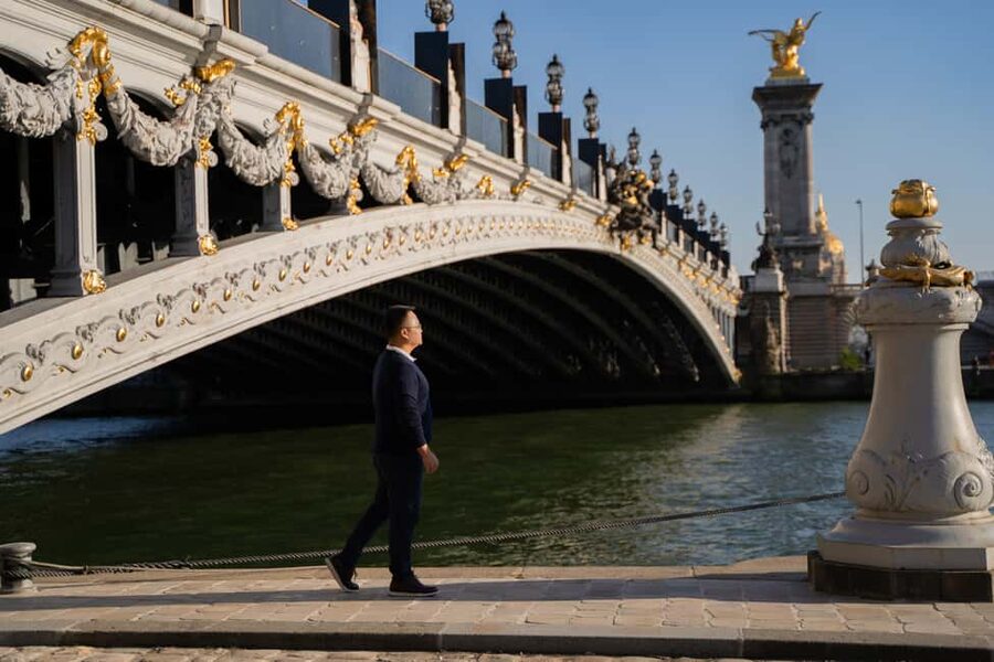 Paris: Louvre photoshoot or Seine bridges Eiffel Tower walk - Who should book this experience