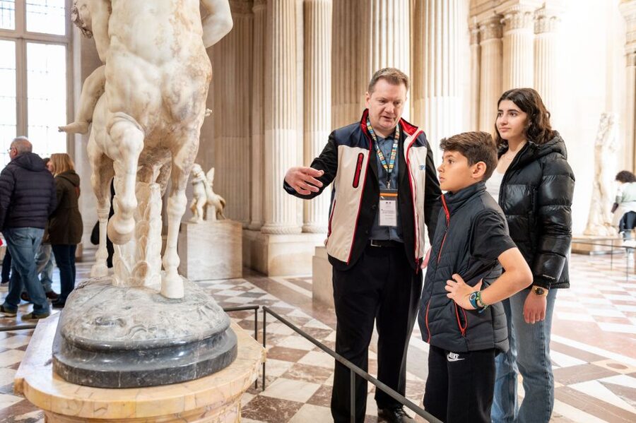 Paris: Louvre Private Family Tour for Kids + Reserved Entry - Why a private Louvre visit helps families