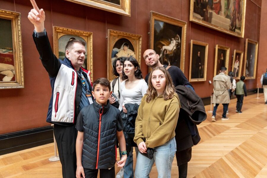 Paris: Louvre Private Family Tour for Kids + Reserved Entry - The two-hour pace and what you will miss