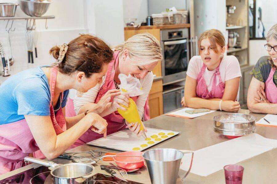 Paris: Macarons Cooking Class with Pâtisserie Chef Noémie - Arriving at the Rue Nollet atelier