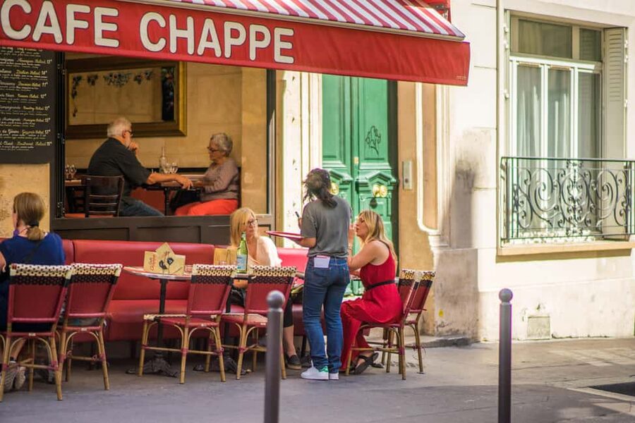 Paris Montmartre: 2-Hour City Tour in German - What the German-speaking guide adds