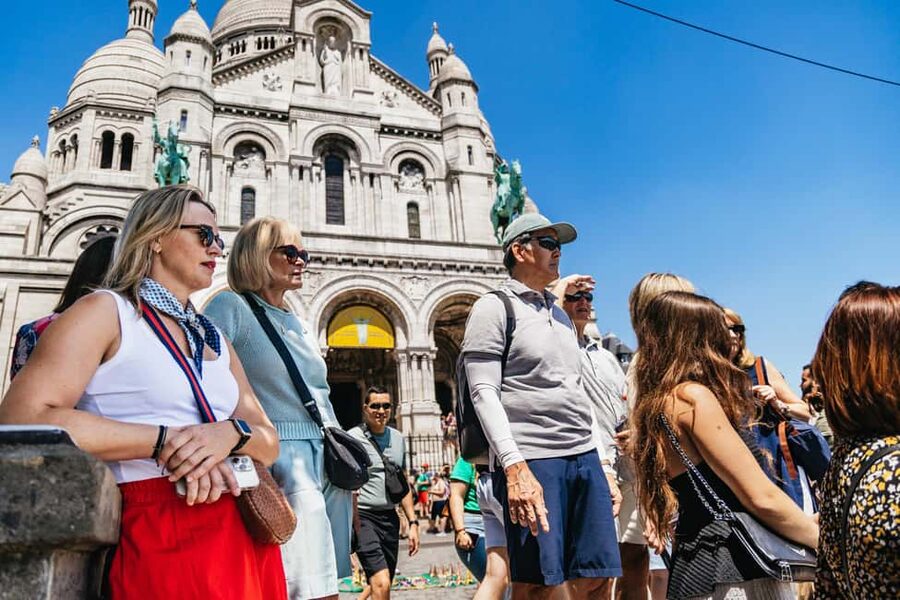 Paris: Montmartre Cheese, Wine & Pastry Guided Walking Tour - How much food should you expect?