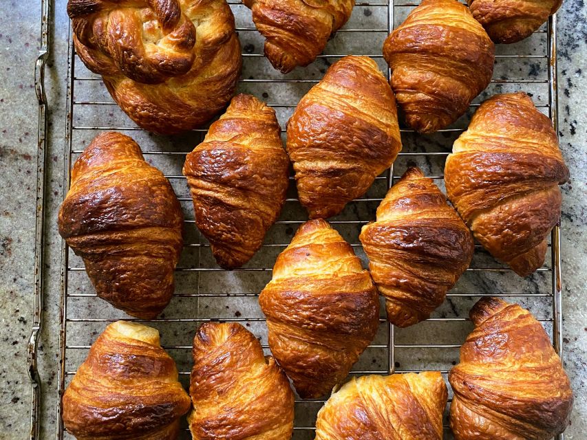 Paris: Montmartre Culture and Local Pastries Walking Tour - Ending at the Moulin Rouge