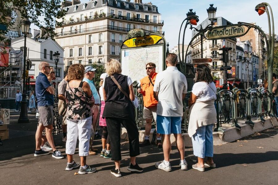 Paris: Montmartre Food and Wine Guided Tour - Seafood, oysters, and French wine
