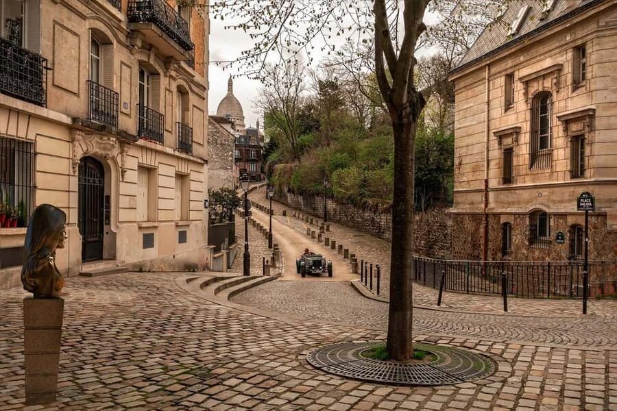 Paris: Montmartre Food Tour with Full Meal - What the guides add to the food