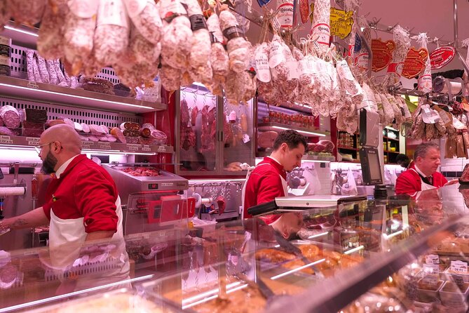 Paris Montmartre Food & Wine Tour with Eating Europe - Starting on Rue Lepic with bread and pastry