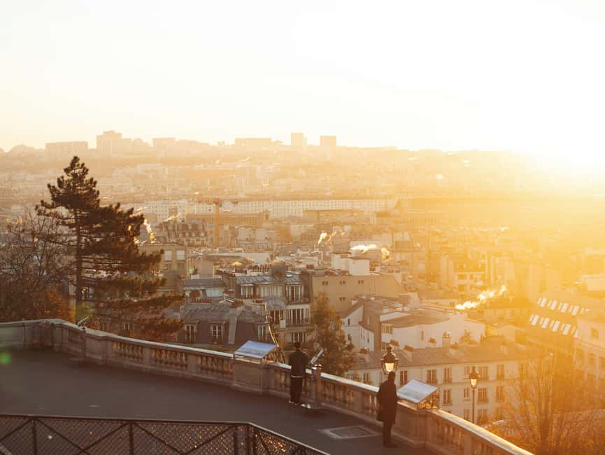 Paris: Montmartre Hidden Gems and Highlights Walking Tour - Why Montmartre works so well on foot