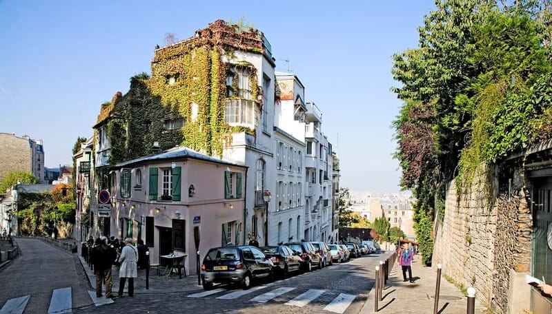 Paris: Montmartre Hidden Gems and Highlights Walking Tour - Reaching Sacré-Coeur and the Paris view