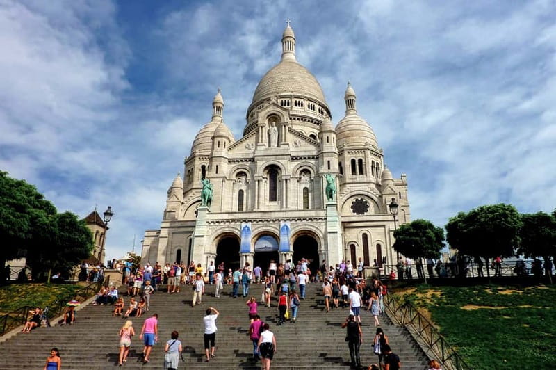 Paris: Montmartre Hidden Gems and Highlights Walking Tour - Place du Tertre, artists, and café terraces