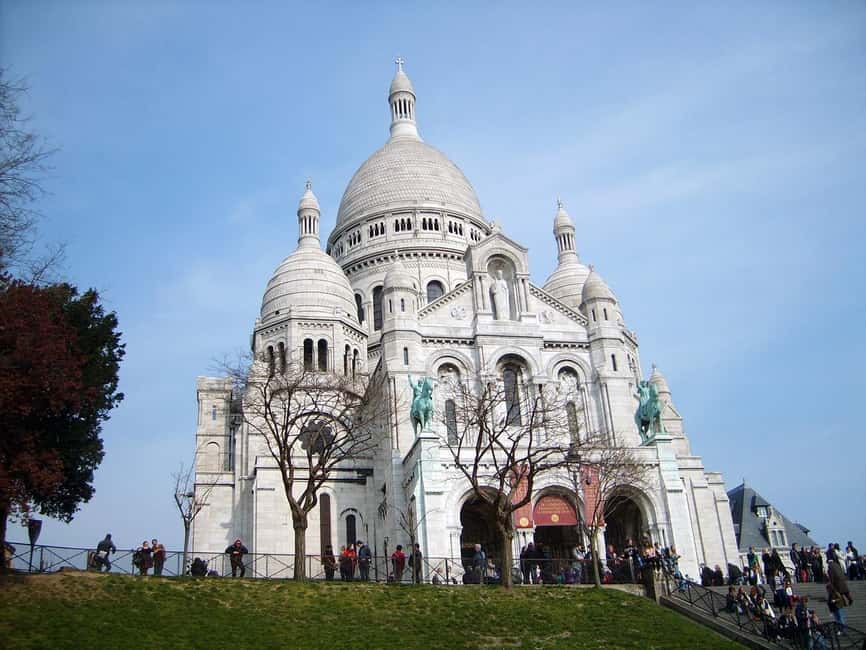 Paris : Montmartre highlights walking tour - The climb to Sacré-Cœur