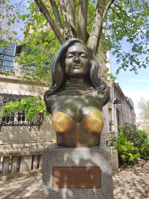 Paris : Montmartre highlights walking tour - What the $29 price delivers