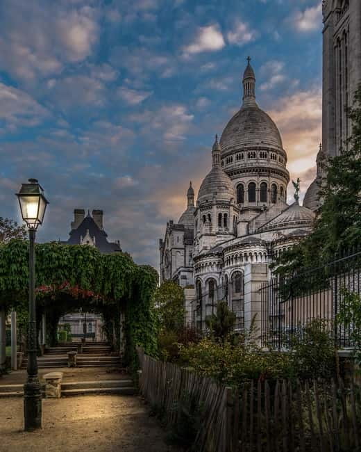 Paris: Montmartre Highlights Walking Tour with a Local Guide - Key points to know before you book